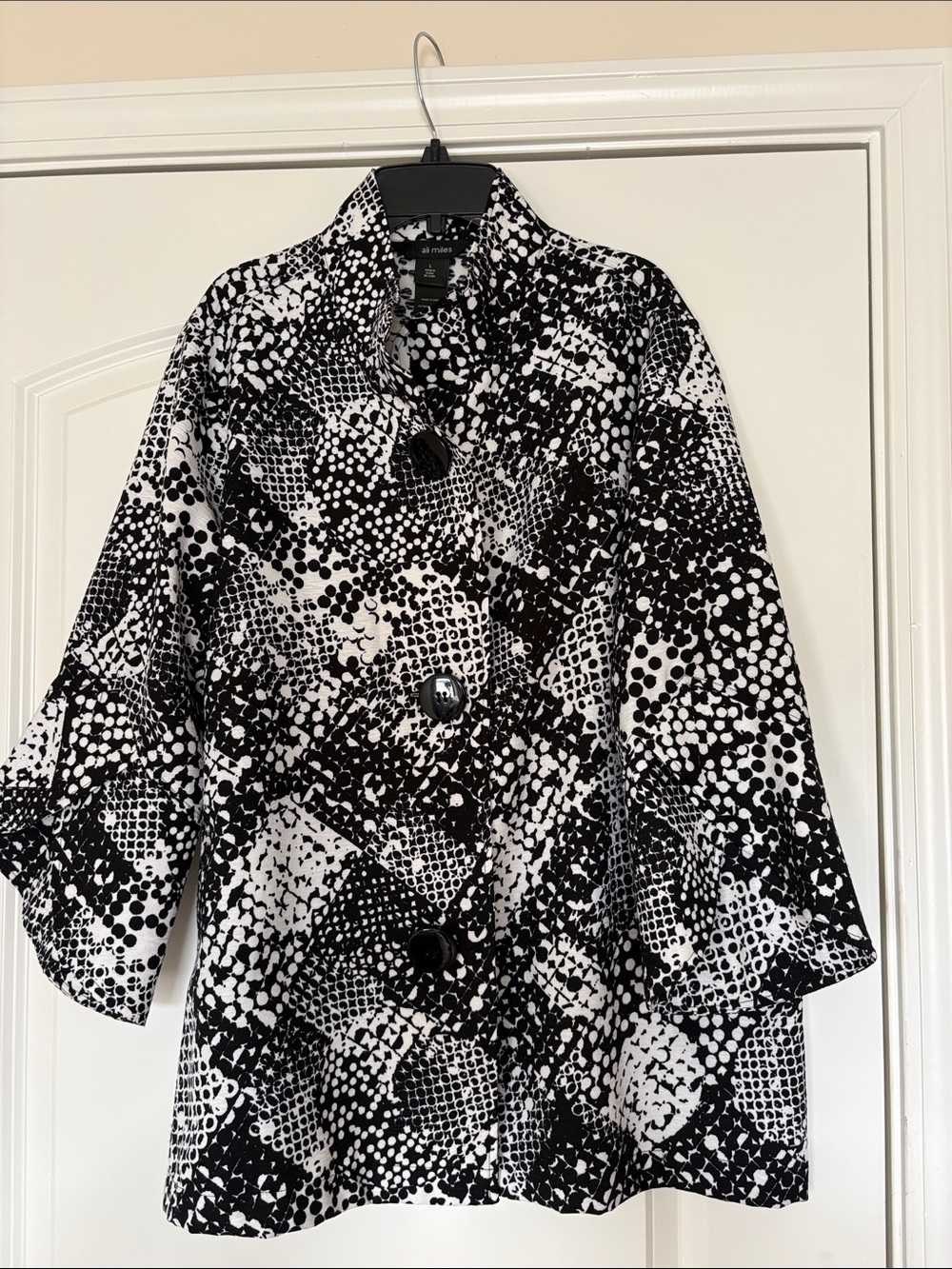 Ali Miles Black & White Abstract Dot Print Button-Front Shirt